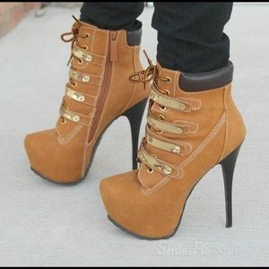 HEELED BOOTS